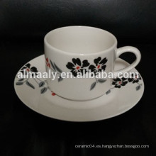 taza y plato de cerámica para el hogar con etiqueta